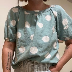 Adorable loft top! Size small. Linen blend